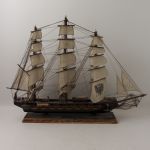 889 5261 SHIP MODEL